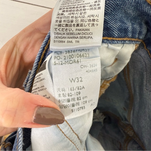 Levi’s • 501 Frayed Hem Cut Off Jean Shorts Size 32 - Picture 3 of 5